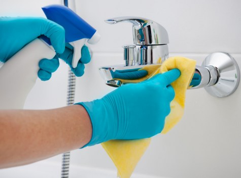 Reliable cleaner preparing an E17 property for tenancy change